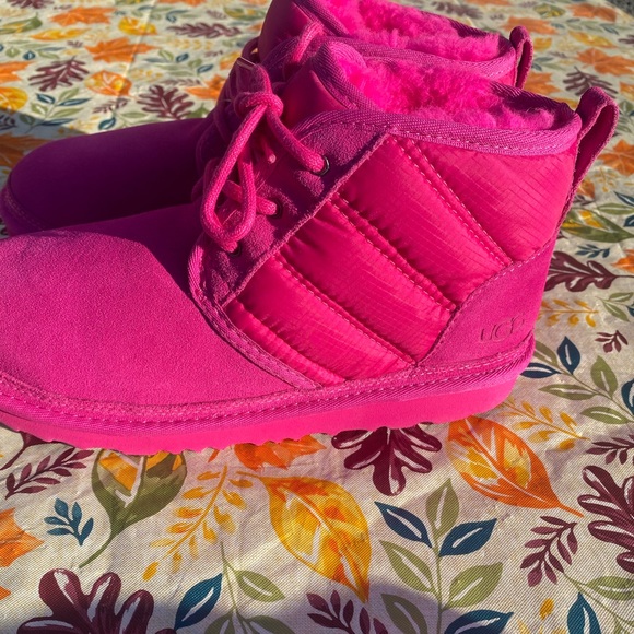 Bubblegum Barbie Pink Women’s UGG Neumel Boots - Picture 5 of 8